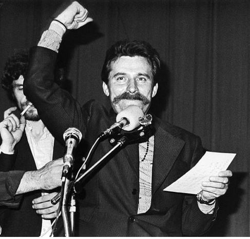 Lech Wałęsa, chairman of the Inter-Enterprise Strike Committee, gives a speech in the BHP Hall of the Lenin Shipyard in Gdańsk. (courtesy of Giedymin Jabłoński/European Solidarity Center)