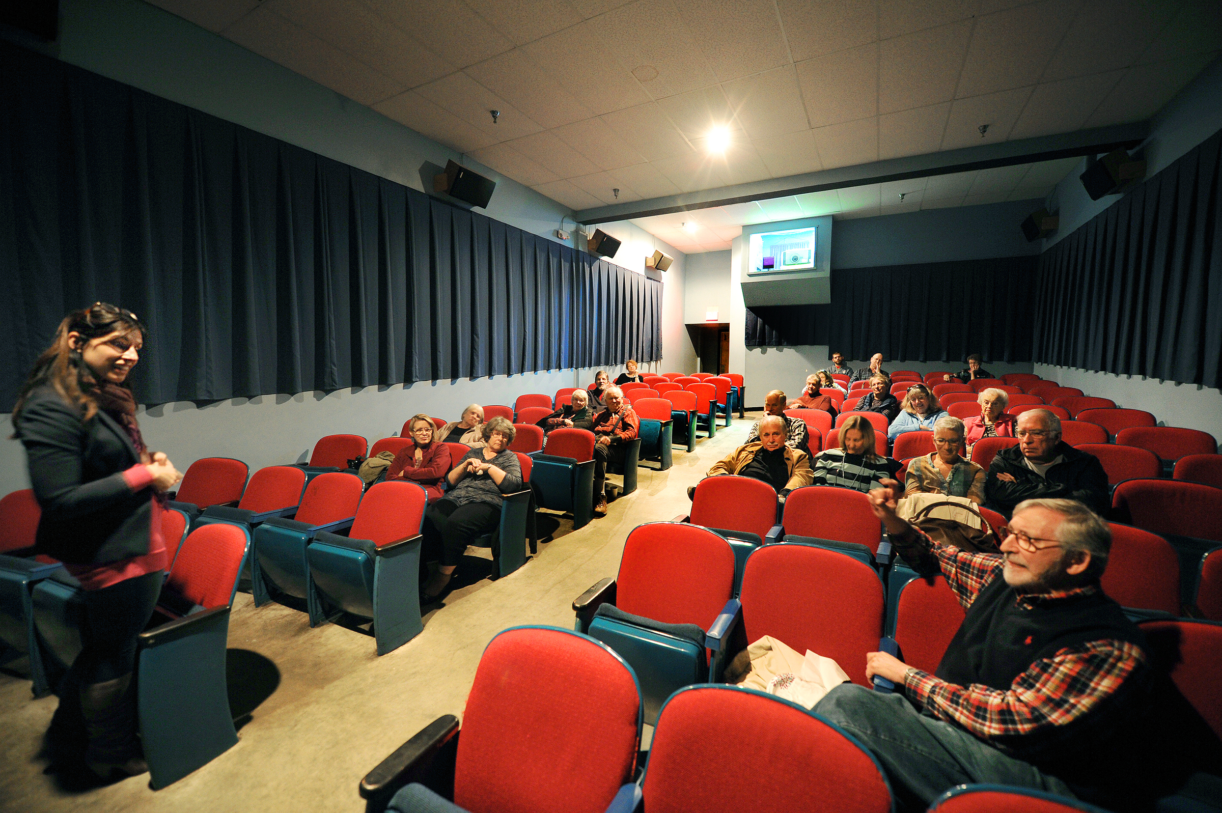 Schaevitz leads a film discussion at the Chelsea Theater on "The Philadelphia Story." (photo by Donn Young)