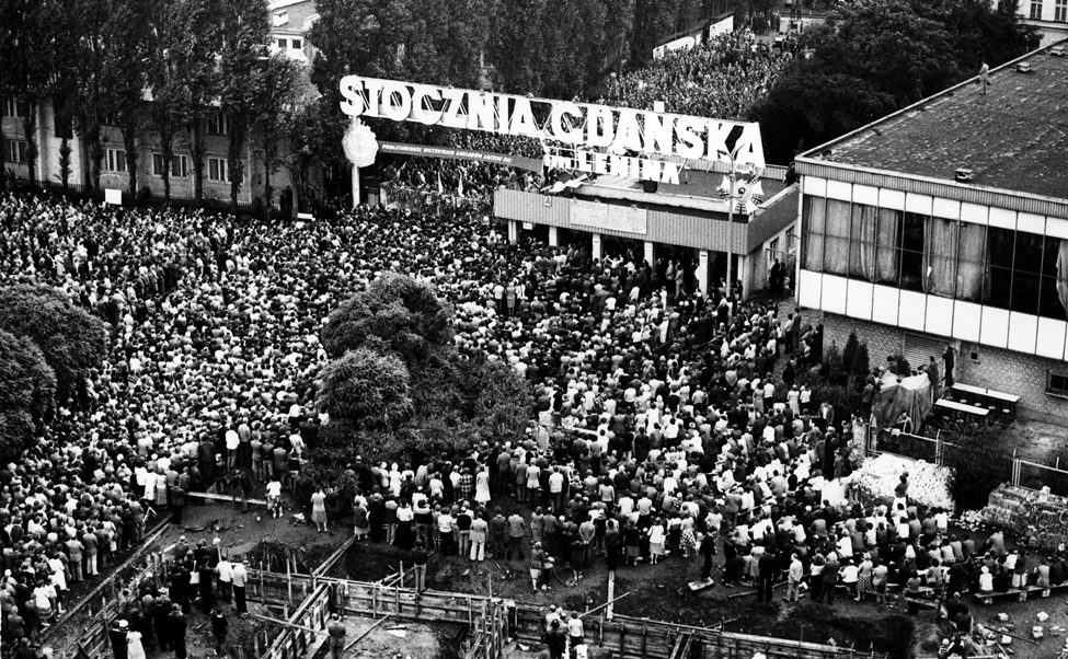 Crowds of strikers swell near gate two at the August 1980 Lenin Shipyard protest in Gdańsk, Poland. (courtesy of Zenon Mirota/European Solidarity Center)