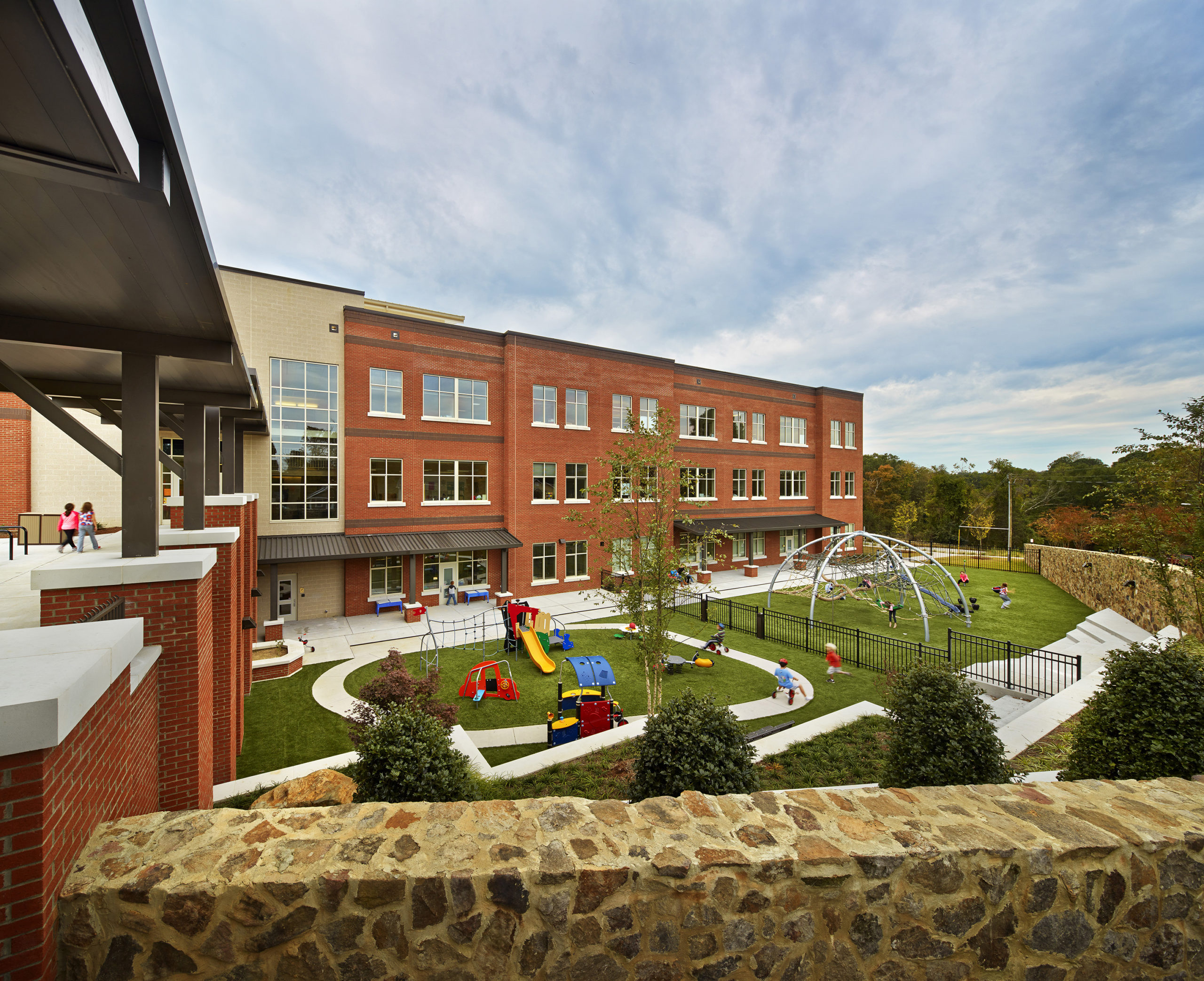 School board members, the superintendent, education facility planners, school transportation directors, residential developers, and local city planners came together to make sure Northside Elementary’s dowtown Chapel Hill location was the right choice. (photo by JamesWest/JWestProductions.com)