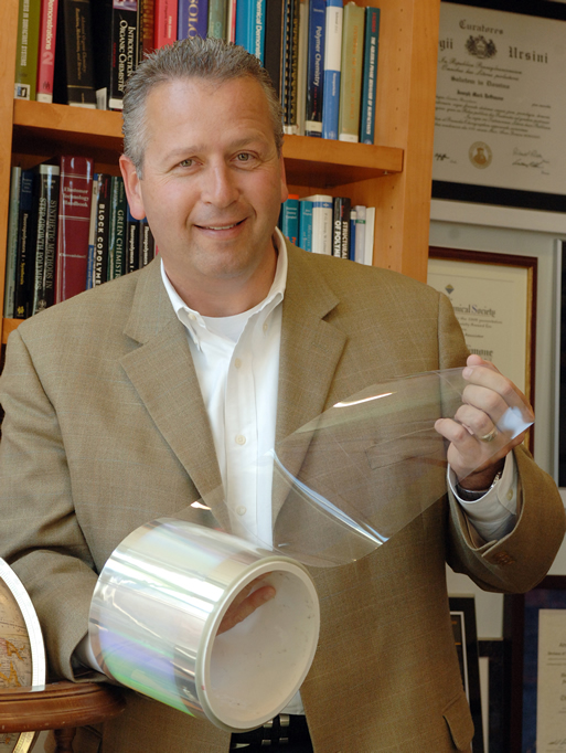 DeSimone wins innovation award from scientific research society