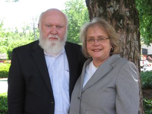 Alumni couple supports the humanities with distinguished professorship
