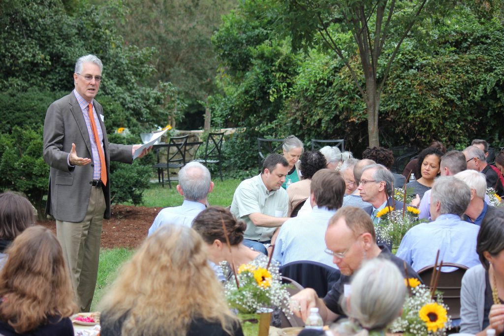 CURS Director Bill Rohe addressing the annual Faculty Fellows Luncheon in 2016.